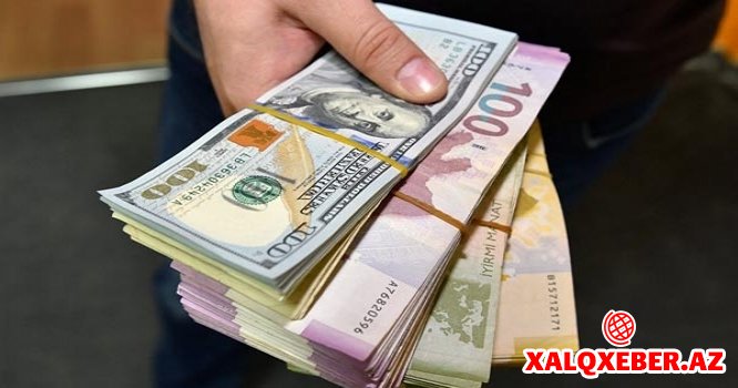 Banklarda və "qara bazar"da dollar ucuzlaşdı - Manat yığmaq planı