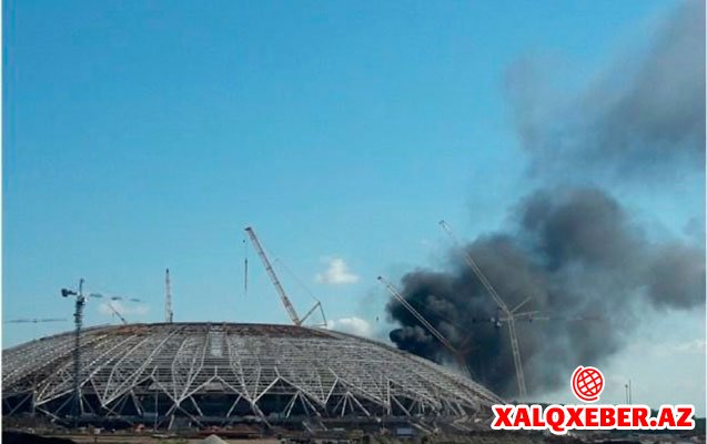Dünya çempionatı üçün tikilən stadion yandı - Rusiyada+Video