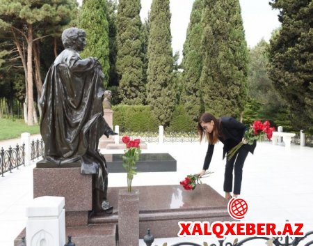 I vitse-prezident Mehriban Əliyeva Aida İmanquliyevanın məzarını ziyarət edib - FOTOLAR
