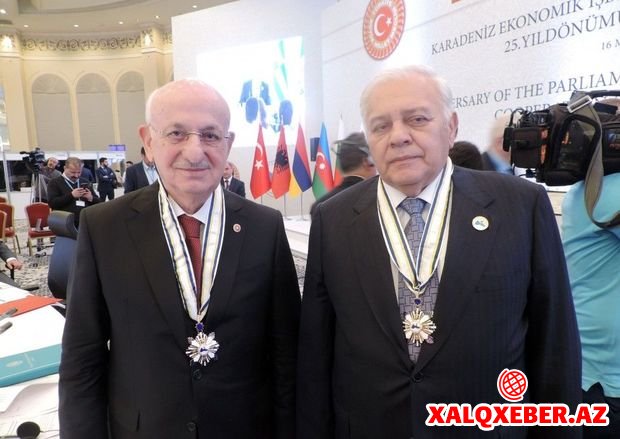 Oqtay Əsədovla İsmayıl Qəhrəmana “Şərəf” medalı verildi
