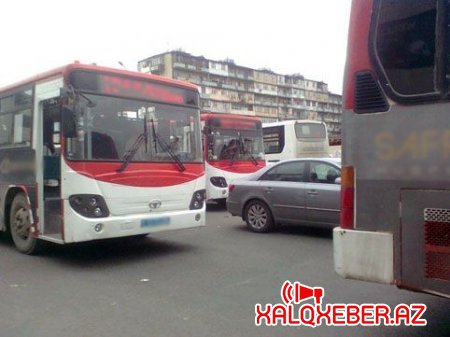 "Xaliq Faiqoğlu” şirkətinə məxsus avtobusun sürücüsü qrip ola-ola sərnişin daşıyır - TƏHLÜKƏ