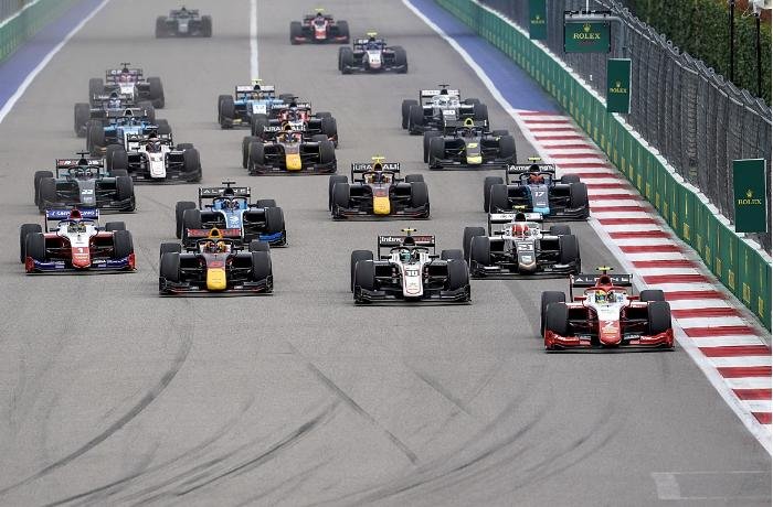 “Formula 2”də əsas yarışlar start götürdü
