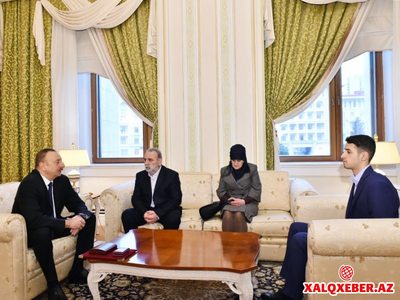 Prezident Çingiz Qurbanovun ailə üzvləri ilə görüşüb - Fotolar