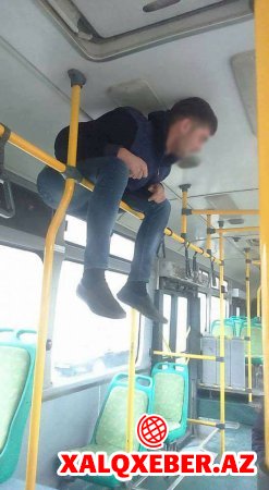 Bakıda avtobusda “turnik”ə çıxanlar - FOTO