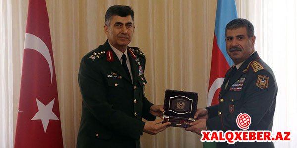 Zakir Həsənov türk generalı medalla təltif etdi (FOTO)