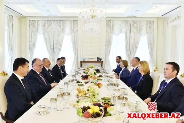 Moldova prezidentinin şərəfinə rəsmi nahar verilib