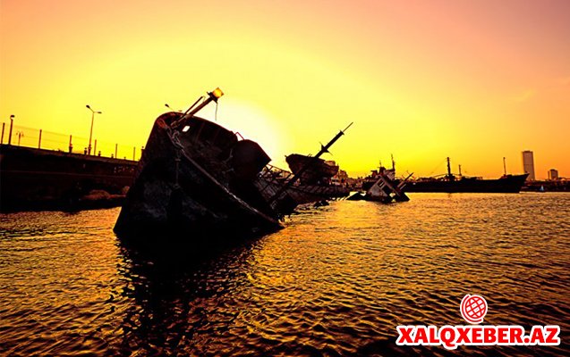 Azərbaycanlı kapitanın gəmisi ikiyə parçalandı