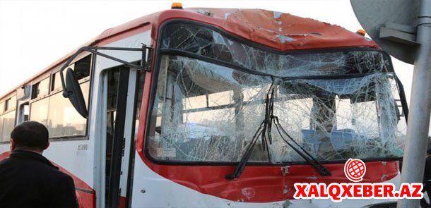 Sumqayıtda sərnişin avtobusu ağır qəzaya düşdü: 7 yaralı
