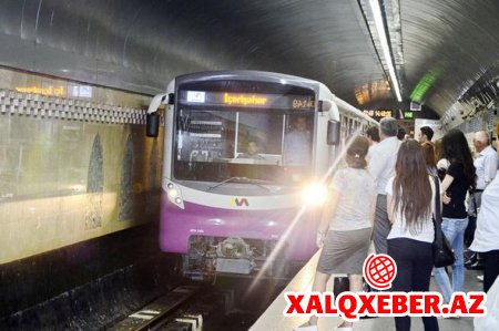 Metroda HADİSƏ - qadın relslərin üstünə yıxıldı