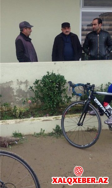 Fazil Məmmədovun velosipedçilərini cərimə meydançasına apardılar-Fotolar