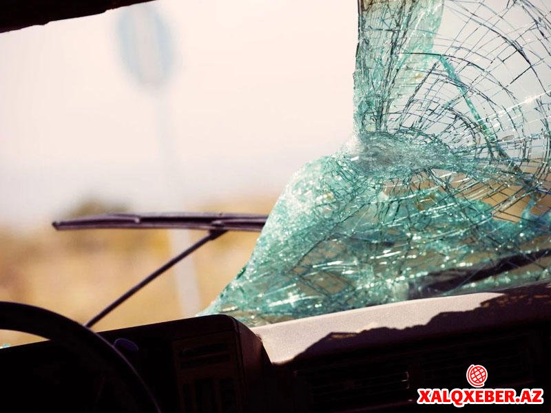 Siyəzəndə qadın sürücü avtomobilini aşırdı: Bacısı öldü