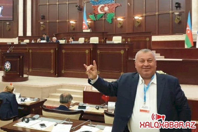 Deputat Azərbaycan parlamentində bozqurd salamı göndərdi