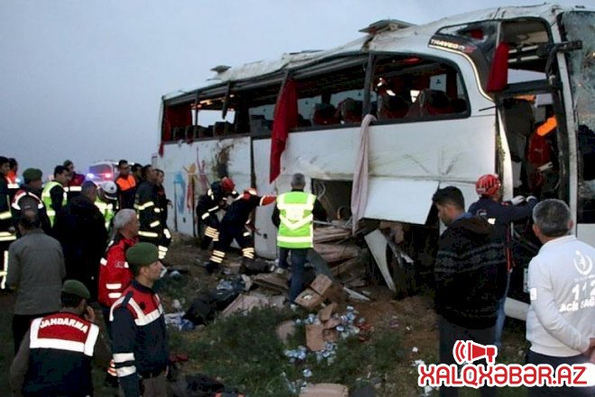İranda dəhşətli avtobus qəzası – 13 nəfər həlak olub