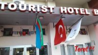 "Turist Hotel Baku"da bayrağımıza hörmətsizlik - FOTOFAKT