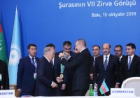 Prezident İlham Əliyev Nursultan Nazarbayevə “Türk dünyasının Ali Ordeni”ni təqdim edib - FOTO