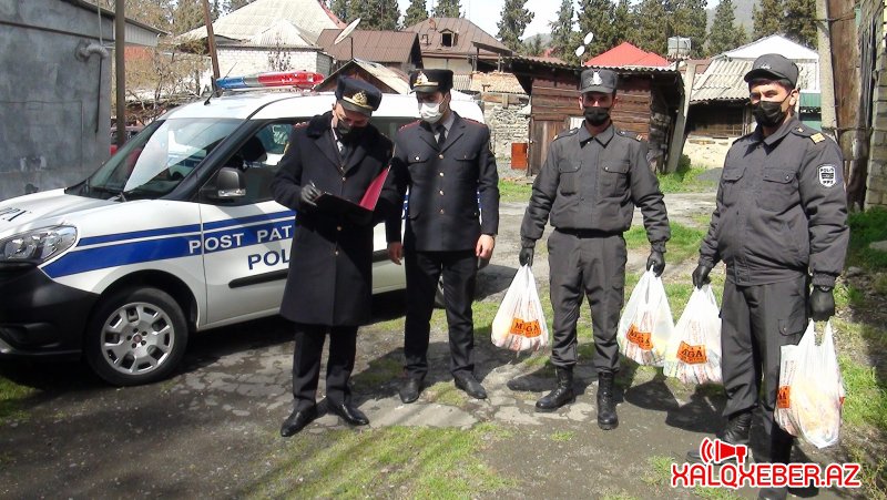 Zaqatalada polis yaşlı insanlara ərzaq yardımı edib