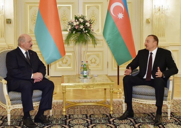 İlham Əliyev və Lukaşenkonun təkbətək görüşü başladı