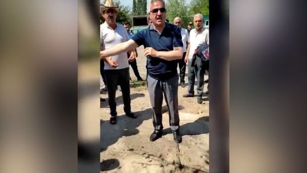 Tərtər icra başçısının vətəndaşlarla kobud davranışı - VİDEO