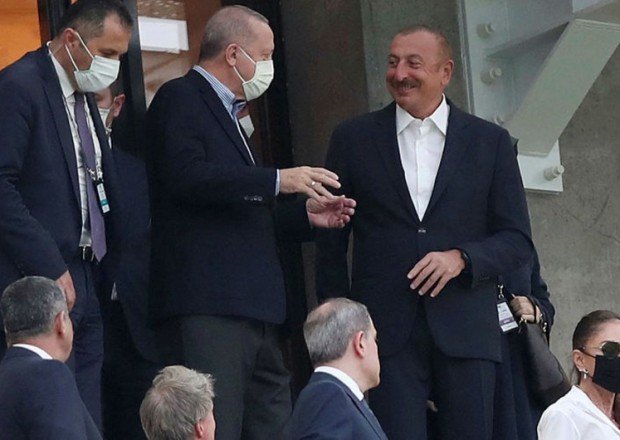 Prezidentlər Türkiyə-Uels matçında - FOTO