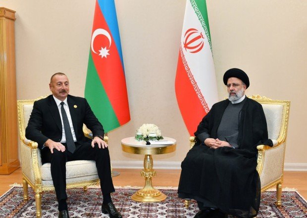 İlham Əliyev İran Prezidenti ilə görüşüb - FOTO