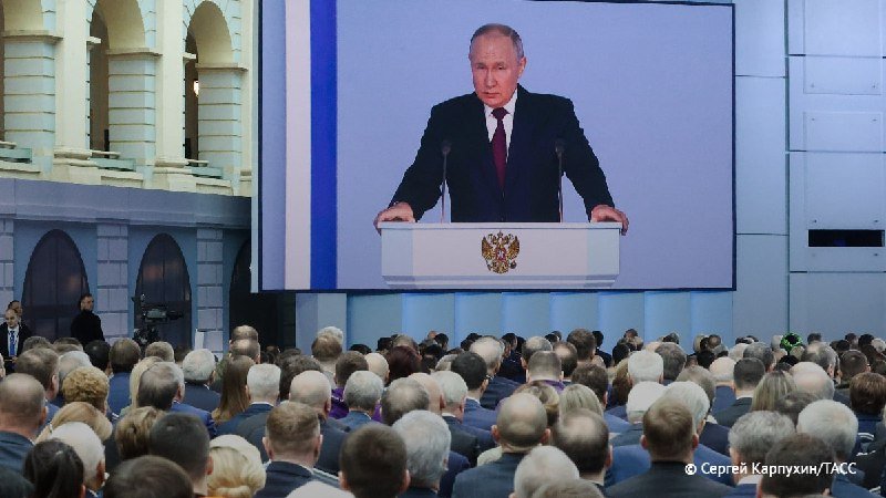Putin müharibəyə qarşı çıxanları hədələdi: Milli xəyanət…