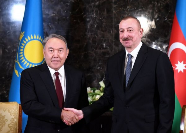 Azərbaycan xalqına sülh və rifah diləyirəm - Nazarbayev