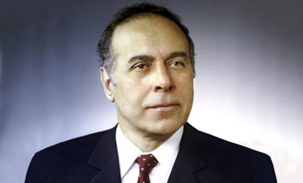 Heydər Əliyev və Azərbaycan ədəbiyyatı