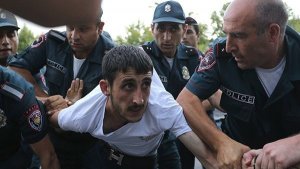 Ermənistanda polis zorakılığına qarşı etiraz aksiyası keçirilir