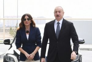 Prezident və birinci xanım Mərkəzi Nəbatat Bağında aparılan işlərlə tanış olublar
