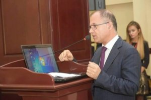 Ədalət Həsənov Prezident Aparatının da mövqeyini nəzərə almadan SƏHİYYƏDƏ GÜLÜNC vəziyyəti niyə yaradır?