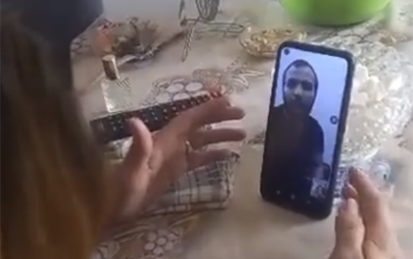 Ermənistanda əsir saxlanılan Aqşin anasına zəng etdi - Video