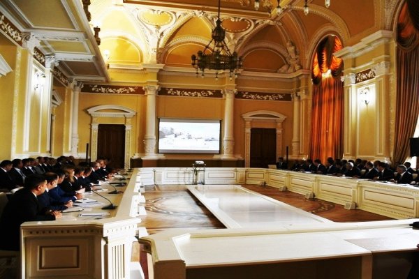 Eldar Əzizov iki icra başçısının müavininə xəbərdarlıq etdi