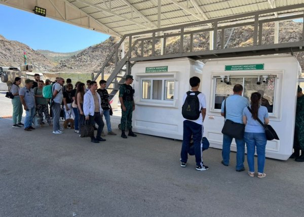 Erməni sakinlərin “Laçın” buraxılış məntəqəsindən sərbəst keçidi davam edir