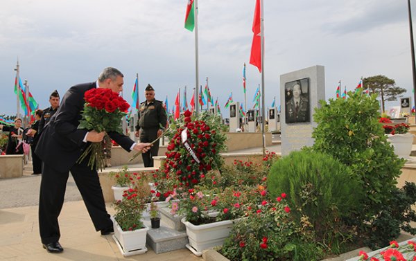 Dövlət Xidmətinin rəhbərliyi anım mərasimlərində - Fotolar