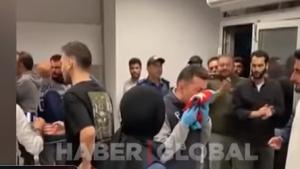 Türk polisindən Azərbaycan bayrağına hörmət - VİDEO