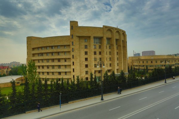 Milli Oftalmologiya Mərkəzində xəstələrdən alınan pullar büdcəyə gedir, yoxsa... - İTTİHAM VAR...