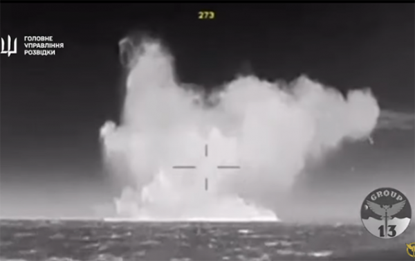 Ukrayna Rusiyanın raket katerini batırıb - Video