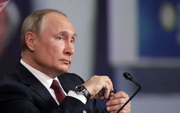 Putin seçkiqabağı debatlardan imtina edib