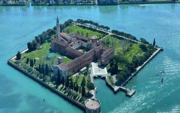 İtaliyanın Venesiya şəhəri ərazisində erməni adası üzə çıxdı?.. - DƏLİXANADIR, VALLAH...