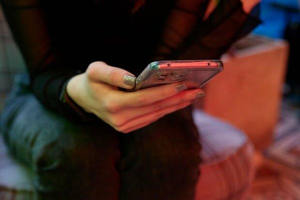 Smartfonlarla bağlı QORXULU AÇIQLAMA: "Sağlamlığa daha çox zərər vuracaq"