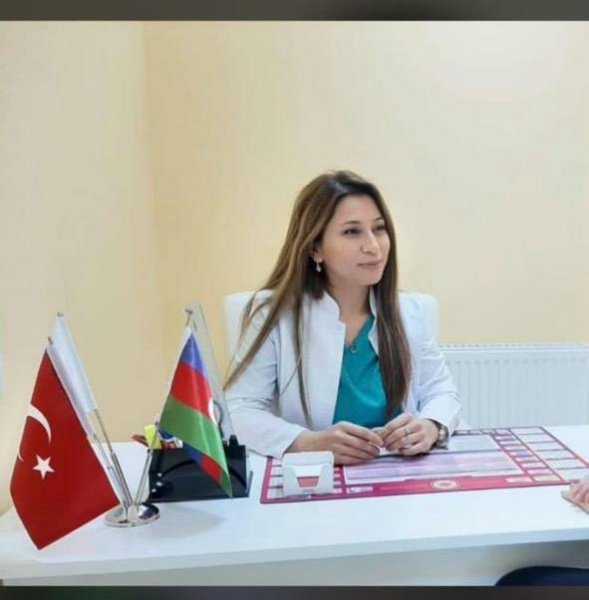 Təbəssüm sədəqədir / Qadın nəğmədir