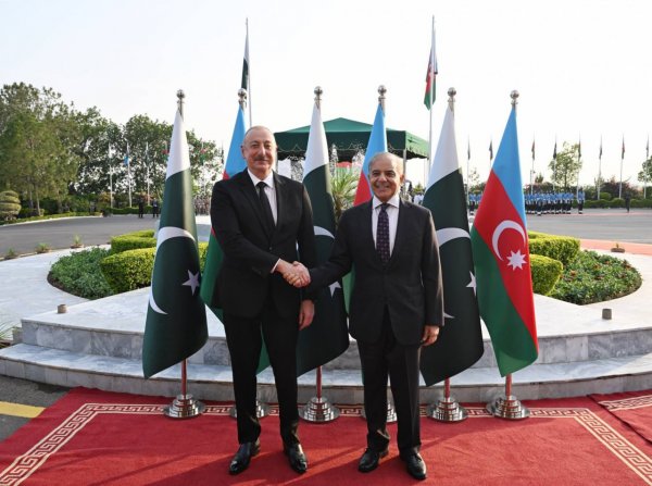 Pakistan-Azərbaycan qardaşlığı xalqlarımızın əsrlərlə bundan əvvələ təsadüf edən, bir-birinə olan dərin hisslərə əsaslanır