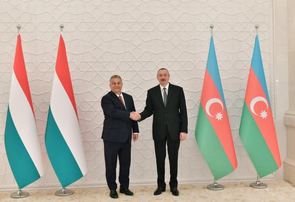 Prezident Viktor Orbanla söhbətləşdi