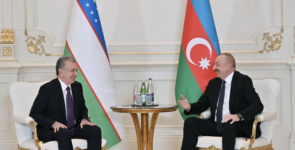 İlham Əliyev Şavkat Mirziyoyevə zəng edib
