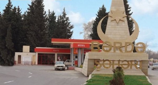 “YERİMƏ NARKOTİK İSTİFADƏÇİSİNİ GÖTÜRÜBLƏR” – Bərdə sakini işdən şərlənərək çıxarıldığını deyir