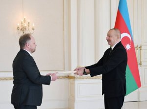 Понял ли Гамильтон, что скрывается за деликатностью Алиева?