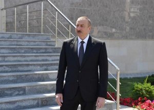 İlham Əliyev İslamabadda milli abidəni ziyarət etdi