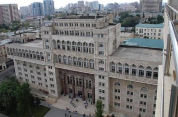 Tibb Universitetinin kafedra müdiri Fariz Camalova hücum olub - TƏFƏRRÜAT