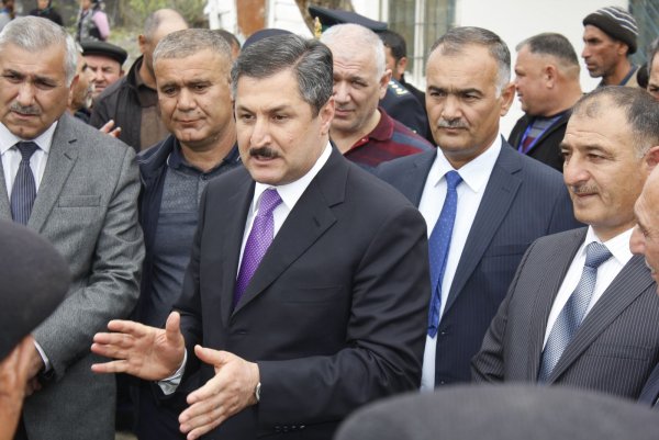 Qardaşının hesabına Milli Məclisdə lövbər salan yararsız deputat kimdir?
