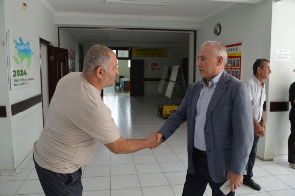 BU NƏDİ BELƏ: Məhəməliyevin seçicilərlə görüşündən “şedevrlər” - “TƏZİM ELƏ, DEPUTAT GƏLİR!”